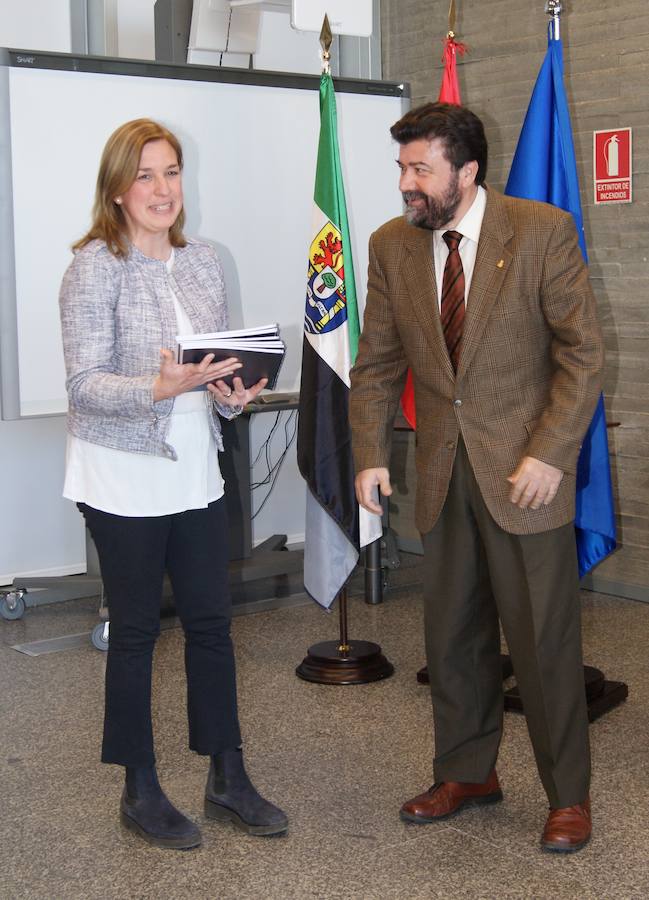 Adaptados para personas con discapacidad seis puestos del Centro Especial de Empleo de Fuente de Cantos