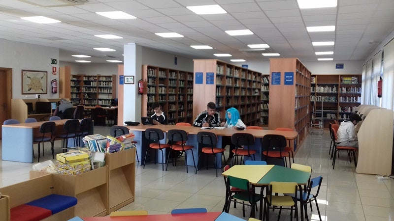 La biblioteca municipal amplía su horario y abre por las mañanas