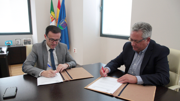 El Ayuntamiento firma con Diputación el convenio de reforma y ampliación de la Residencia
