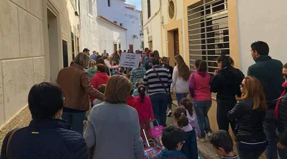 Los escolares de Malpartida de Cáceres van al colegio andando