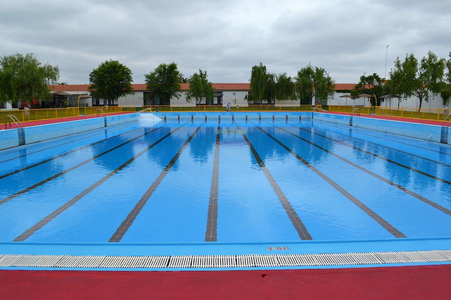 Las familias numerosas obtendrán un 10% de descuento en los bonos de la Piscina municipal
