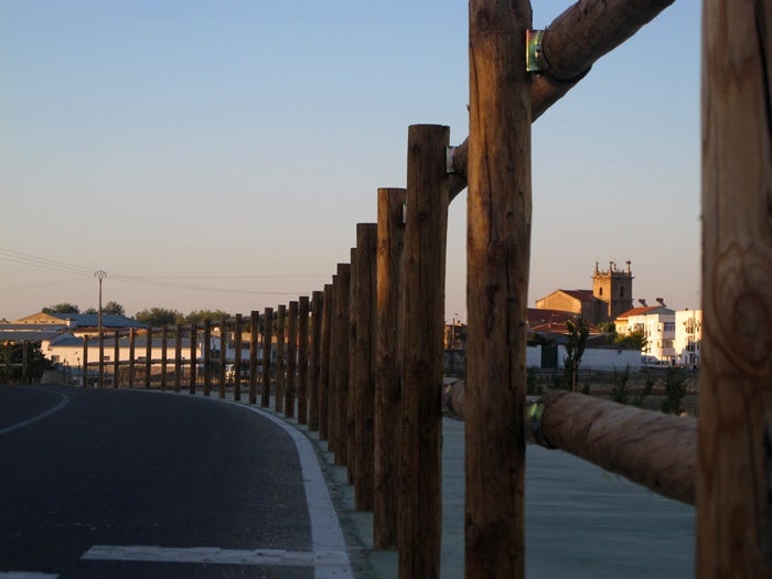 El carril bici que rodea la Charca contará con alumbrado en breve