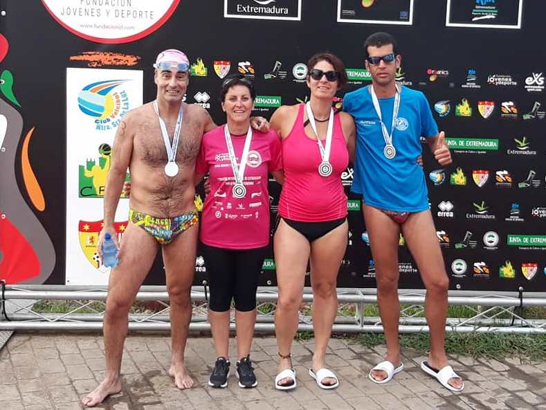 Buena colección de medallas para los masters del C.N. Maimona en aguas abiertas