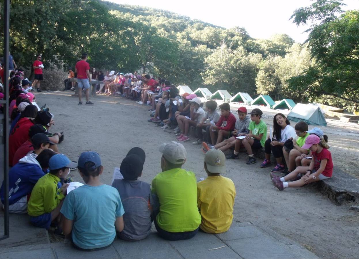 103 chavales participan este mes en el campamento de Cáritas en Villamiel