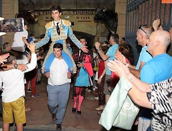Puerta grande y dos orejas para Manuel Perera en el Certamen salmantino 'Destino La Glorieta'