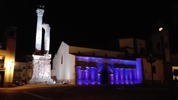La Parroquia y la Plaza de la Constitución ya lucen iluminadas