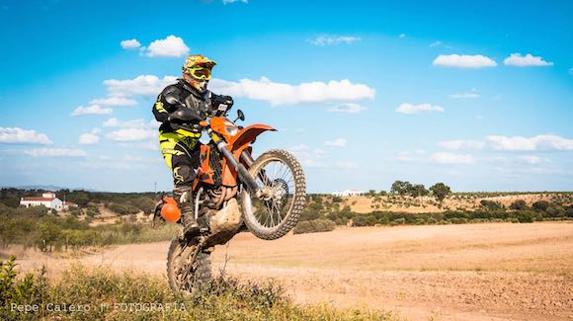 Expectación por la participación del villafranqués José Flores García, miembro del Enduro Villafranca, en la Baja Aragón 2018