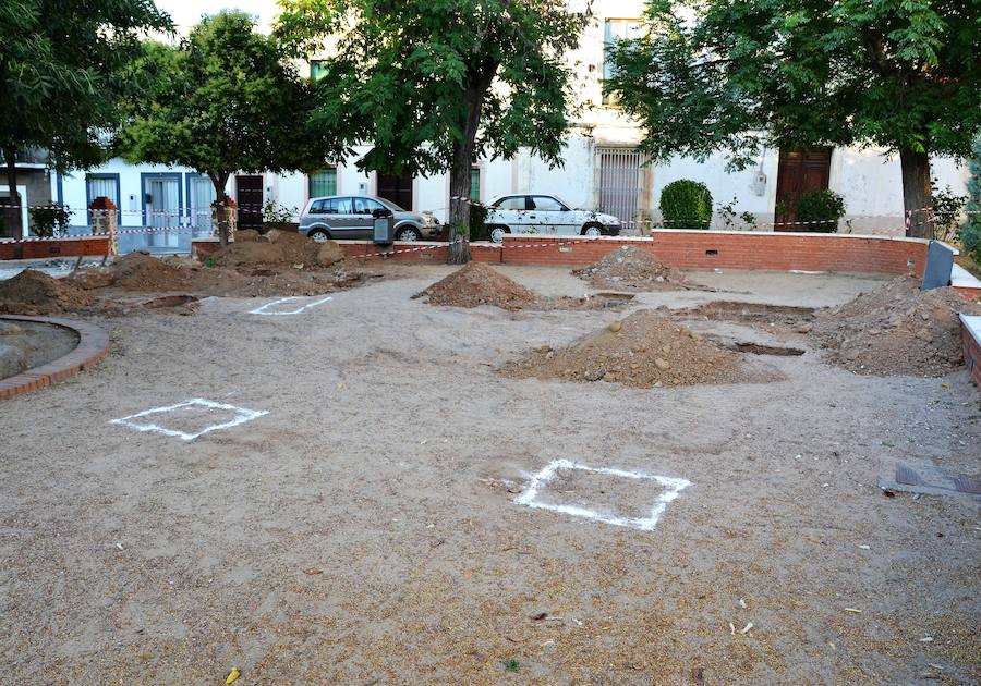 Comienzan las obras para la instalación de los nuevos columpios en el parque de 'Las viudas'