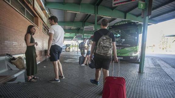 Los recortes en el servicio de autobús dejan bajo mínimos a 11 municipios