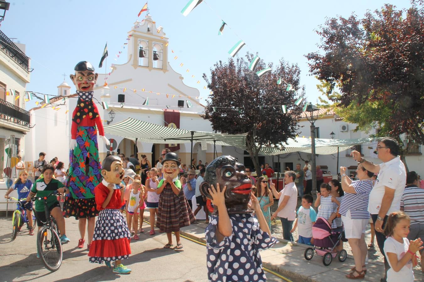 El barrio de Los Mártires se llena de fiesta, algarabía y sabores tradicionales con su popular ‘velá’