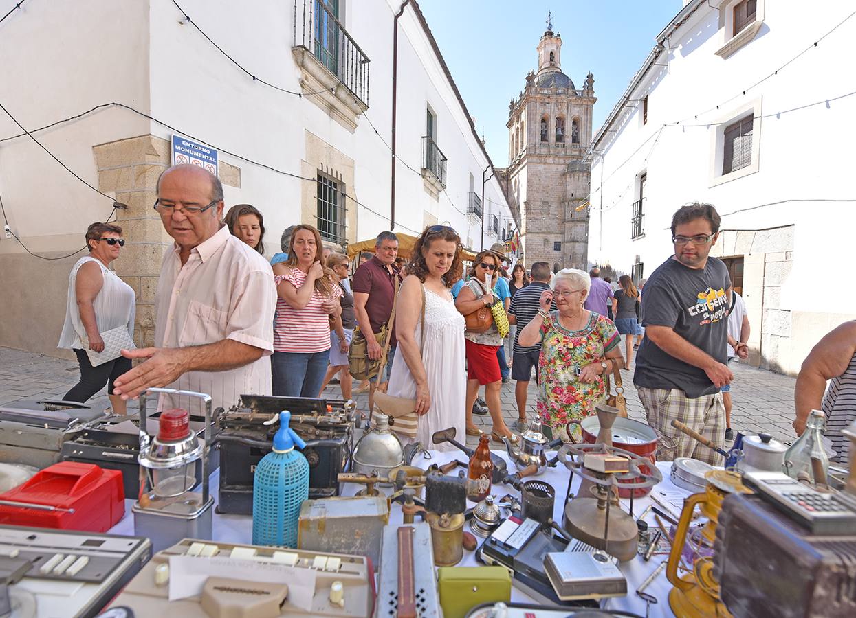 Éxito de participación en el Mercado de las Velas y en el Jueves Turístico