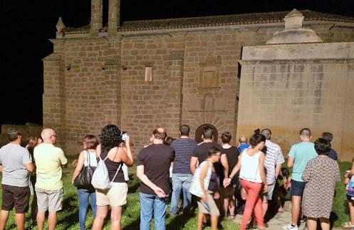 Mañana recorrido nocturno por la villa de Arroyo