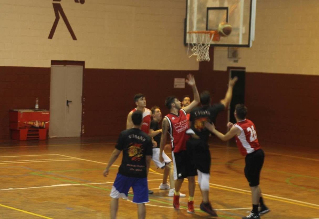 ‘Katebasket’, de Oliva de la Frontera, gana el Torneo 3x3 nocturno del C.B. Xerixia