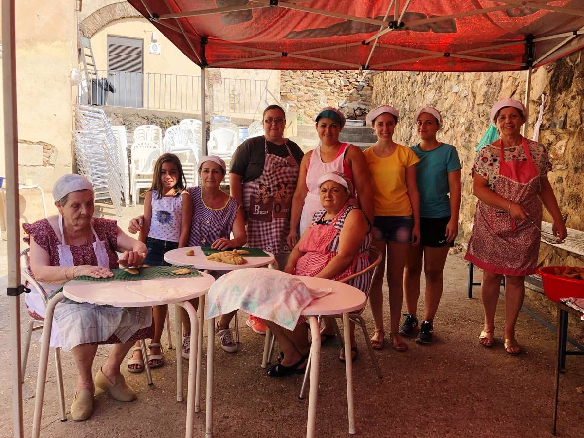 La venta de ricos y típicos dulces anuncia ya la ‘velá’ de Santa María