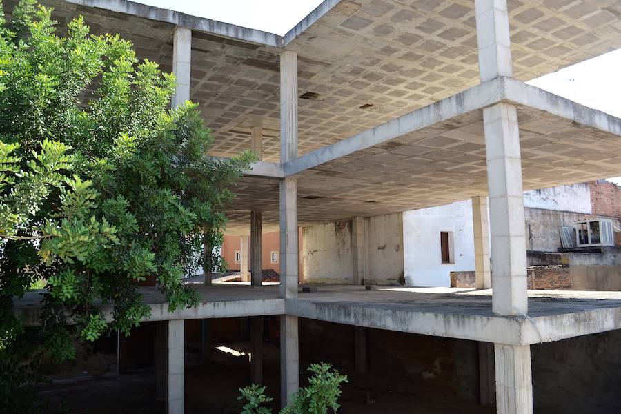 El Ayuntamiento retomará la obra de los Pisos Tutelados junto a la Junta y Diputación