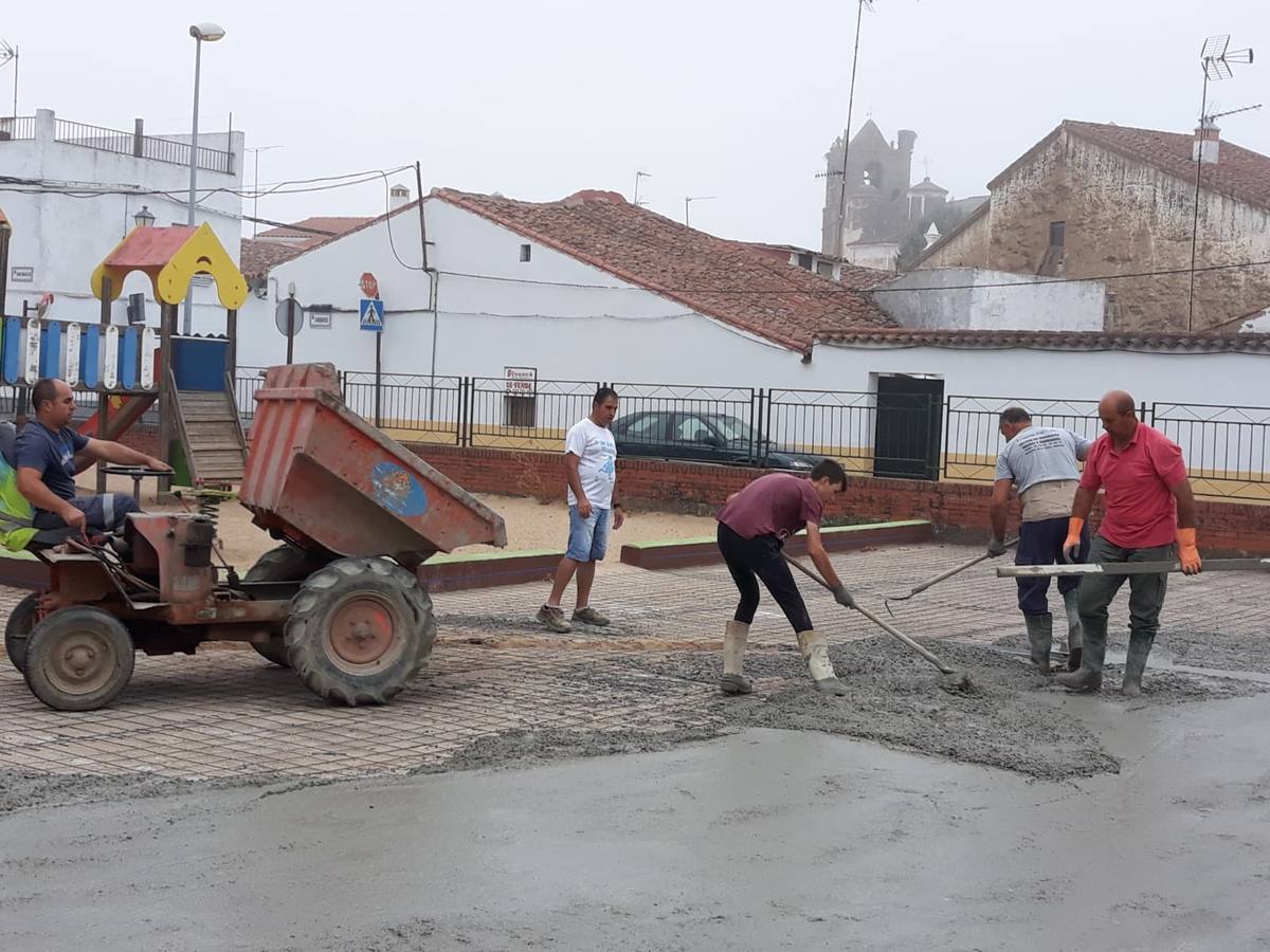 Iniciado el cerramiento del colegio San Francisco de Asís de Fregenal