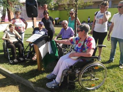 La marcha "concienciados con el alzheimer" congrega a cientos de personas en Puebla de la Calzada