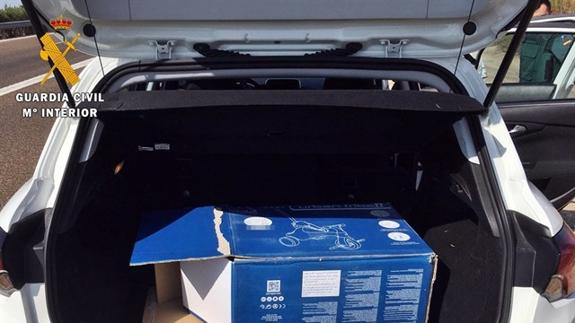 Detenido en la A-66 con más de dos kilos y medio de marihuana escondidos en su coche