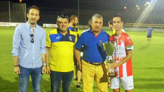 El conjunto amarillo cayó ante el Don Benito en la XXI edición del Trofeo Baltasar Pérez