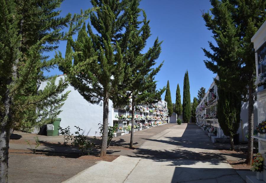 El cementerio adopta el horario especial para las festividades de Difuntos y los Santos