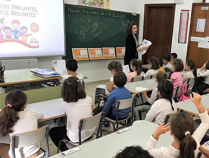 El PADIEx comienza las charlas de salud bucodental con los alumnos del CEIP