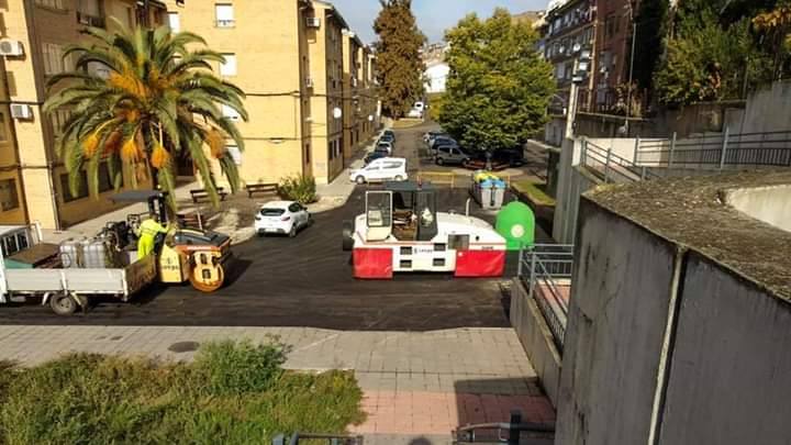 Continúan las obras de asfaltado en varias calles