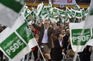 Rajoy cree que la Junta andaluza da un «espectáculo poco edificante»