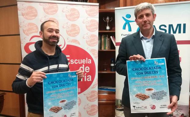 Asmi celebra la Navidad con una chocolatada y un mercado solidario