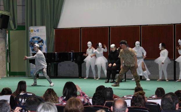 Teatro y solidaridad en la jornada del domingo