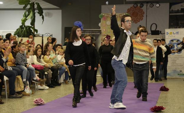 Down Zafra celebra su Pasarela Solidaria