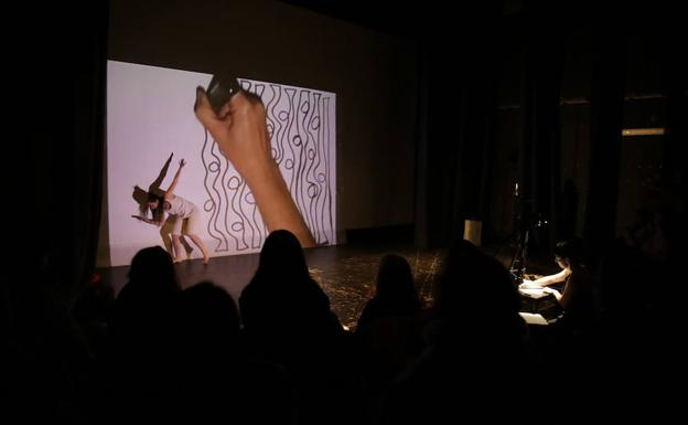 Línea sensible lleva la danza y el dibujo al teatro