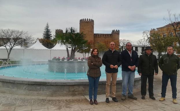 La fuente de la Plaza del Alcázar, tras su reforma, se pone en funcionamiento