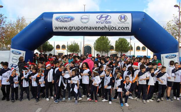 La III San Silvestre del colegio María Inmaculada reúne a cerca de 450 corredores