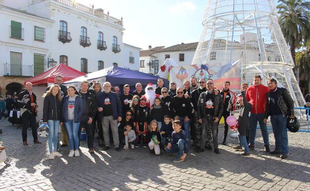 La peña 'Correcaminos' organiza una recogida solidaria de juguetes