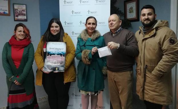 La compañía Wonderland recauda 1.000 euros para la investigación contra el cáncer