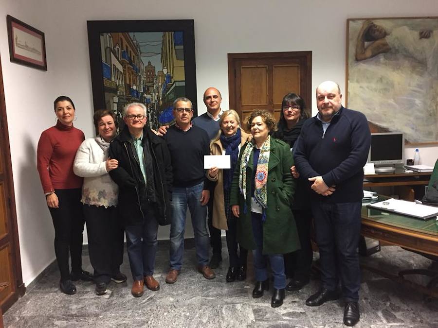 La Cofradía de la Esperancita recauda 1.800 euros que se reparten entre Cáritas, Zafra Solidaria y las monjas de Santa Clara