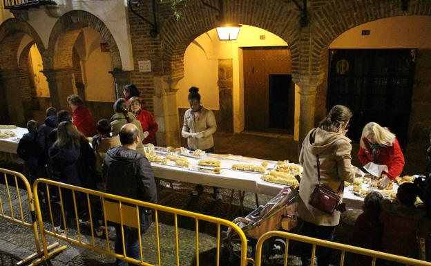 El IV Roscón Solidario reparte 1.800 euros entre Cáritas, Zafra Solidaria y las monjas de Santa Clara