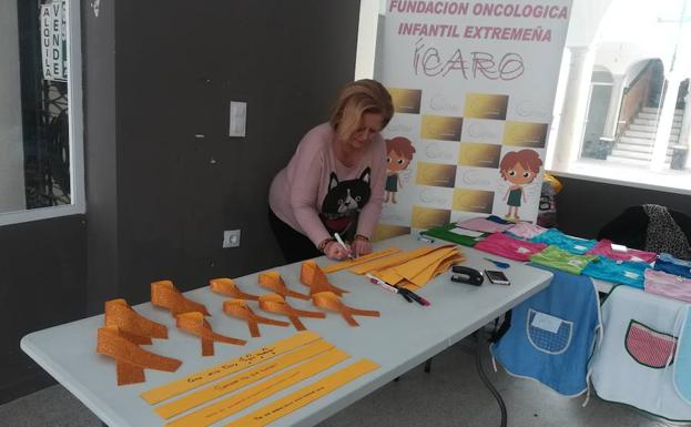 Fundación Ícaro busca llenar de lazos amarillos la calle Sevilla