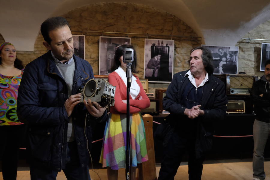 Más de 700 personas visitan la muestra «La Radio del Milenio»