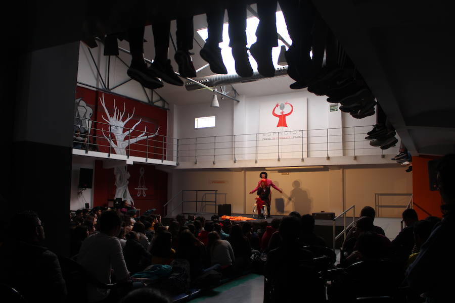 La rebelión de las muñecas se representa en el Espacio de la Creación Joven