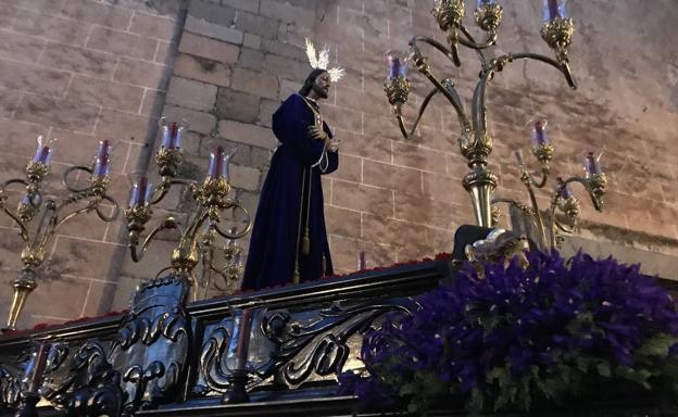 El Cristo Cautivo y Rescatado recorrió solemne las calles junto a María Santísima de la Amargura