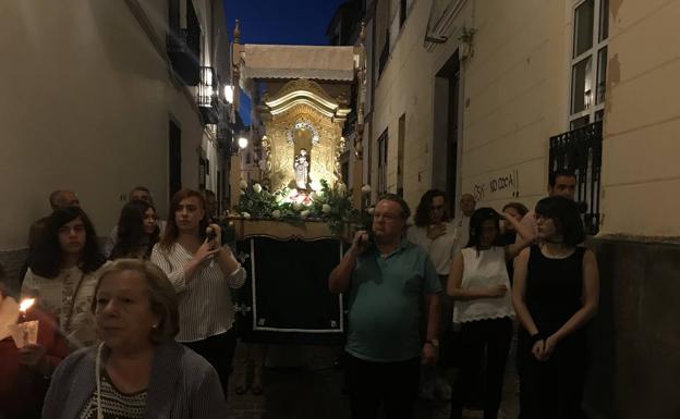 La Esperancita salió en procesión acompañada por los Danzantes de Fuentes de León