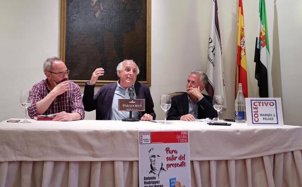 El Colectivo Manuel J. Peláez volvió a reflexionar junto a Antonio Rodríguez de las Heras sobre cómo salir del presente