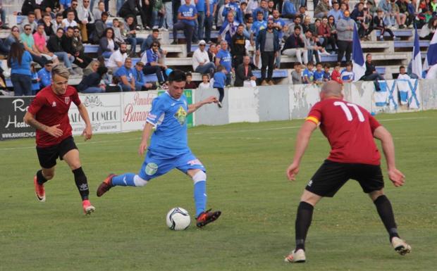 El Zafra Atlético se juega esta tarde su ascenso a Tercera arropado por su afición