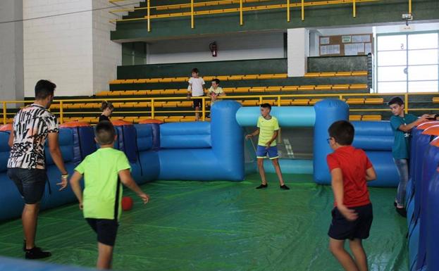 El alcalde anuncia la construcción de un nuevo polideportivo junto al Instituto Suárez de Figueroa