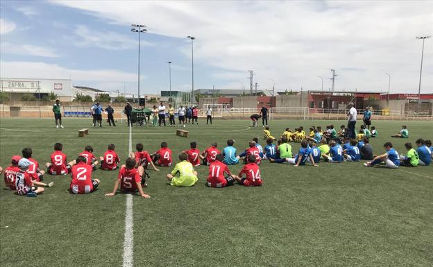 El Torneo de Fútbol de Primavera registró más de 700 participantes de 50 equipos de toda la provincia