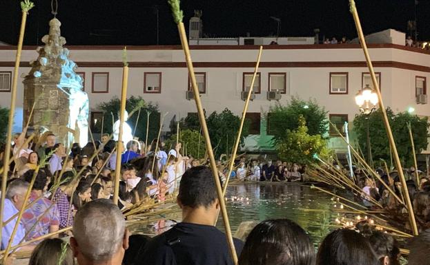 Más de 2.500 personas se congregan en la Mojá de Varas durante la noche de San Juan