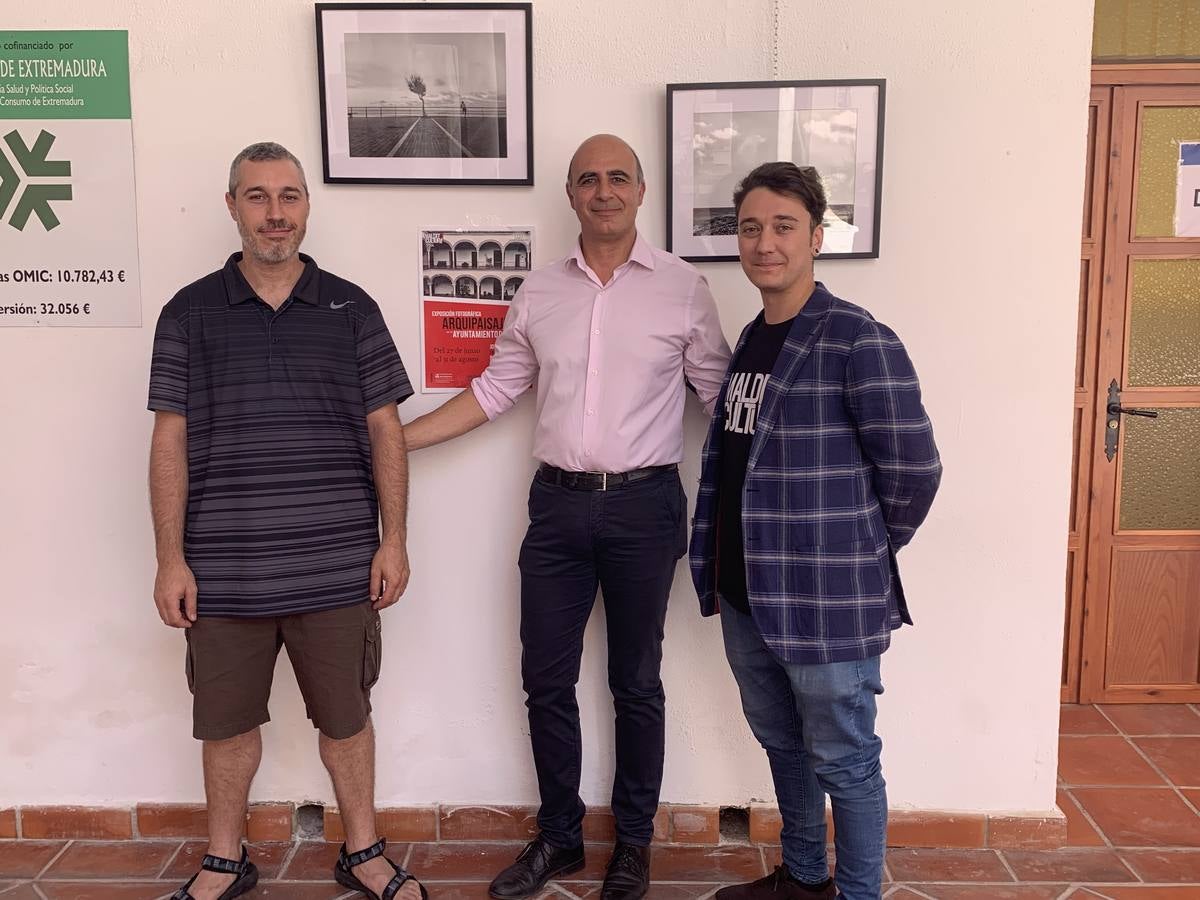 La exposición fotográfica 'Arquipaisajes' de Jonás Giraldo y Bernardo Cruz puede visitarse en el Ayuntamiento