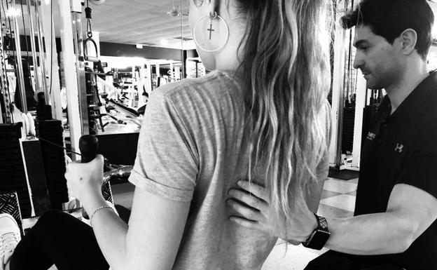 ¿Es incompatible realizar ejercicio físico o ir al gimnasio si sufro escoliosis?