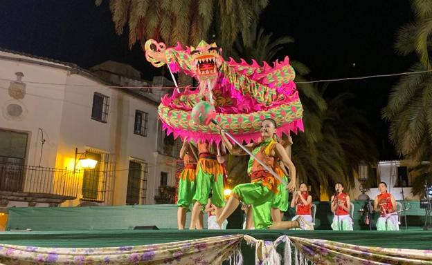 La cultura, las tradiciones y los bailes del mundo se fusionan en el Festival Fueguillah de Sacaliño